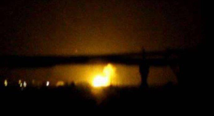 Esplosioni all’aeroporto di Damasco, Hezbollah: “Probabili raid israeliani”