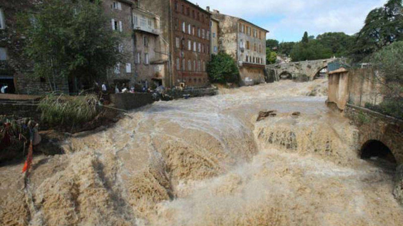 Maltempo Preoccupa Il Po A Torino E Disagi Nel Golfo Di Napoli Interris It