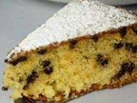 Una torta allo yogurt con le gocce di cioccolato