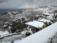 Neve sulle Cicladi, si imbianca anche Mykonos