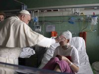 Il Papa in visita al Bambino Gesù dai piccoli pazienti scappati dalla guerra in Ucraina