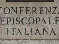 Manipolazione psicologica, il grido d’allarme della Cei