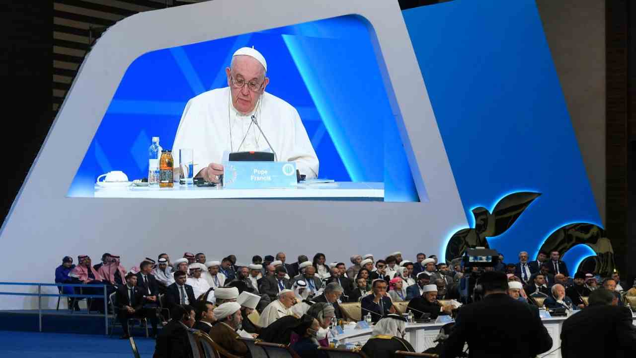 Papa Francesco: “Il dialogo interreligioso è un servizio urgente e insostituibile all’umanità”