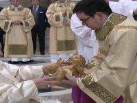 Santa Messa della Notte di Natale, Papa Francesco: “Facciamo rinascere la speranza”