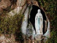 Papa Francesco: “Il pellegrinaggio a Lourdes incoraggi la diffusione della devozione popolare”