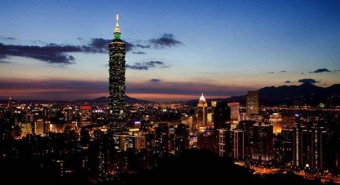 Taiwan: presidente Lai alla base aerea militare di Chiashan