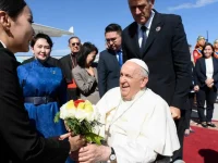 Il Papa saluta la Mongolia: “Grazie per la generosa ospitalità”