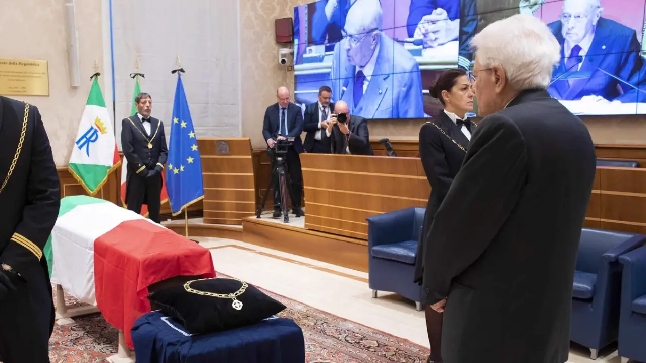 Esequie di Stato civili per Giorgio Napolitano, il figlio ringrazia il Papa