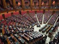 Stop al salario minimo, sì alla delega al Governo