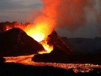 Islanda, eruzione vicino Reykjavik: resta lo stato d’emergenza