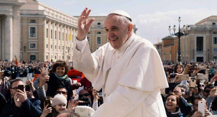 Papa Francesco: necessario e urgente pregare insieme per la pace