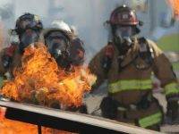 Incendio a Bolzano: distrutto lo stabilimento Alpitronic, pericolo fumi