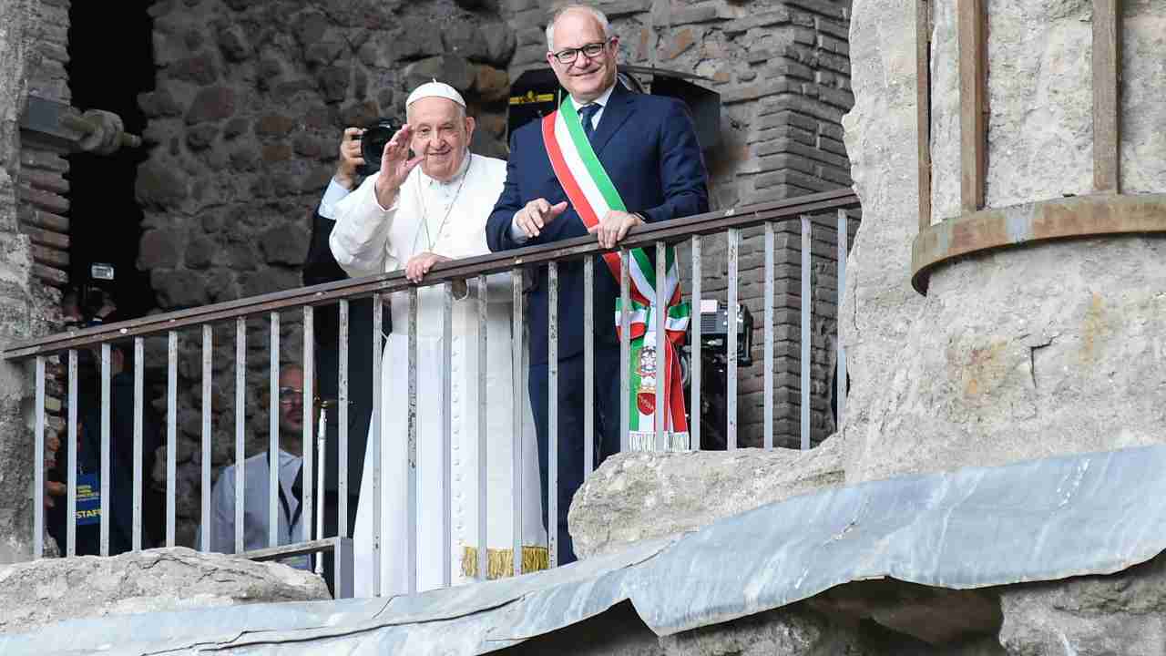 Il Papa in Campidoglio: “Roma città unica: sia accogliente e ospitale”