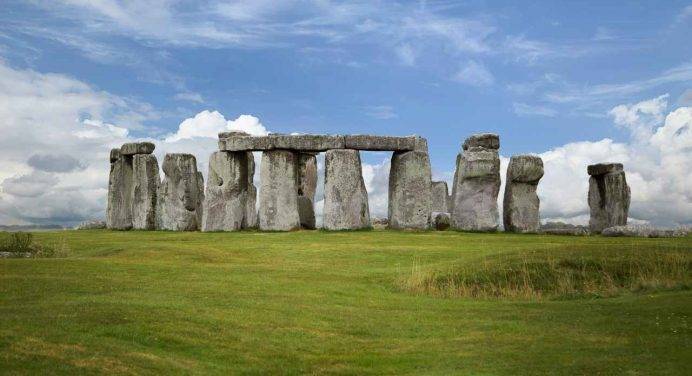 Blitz degli ecoattivisti: vernice sui megaliti di Stonehenge