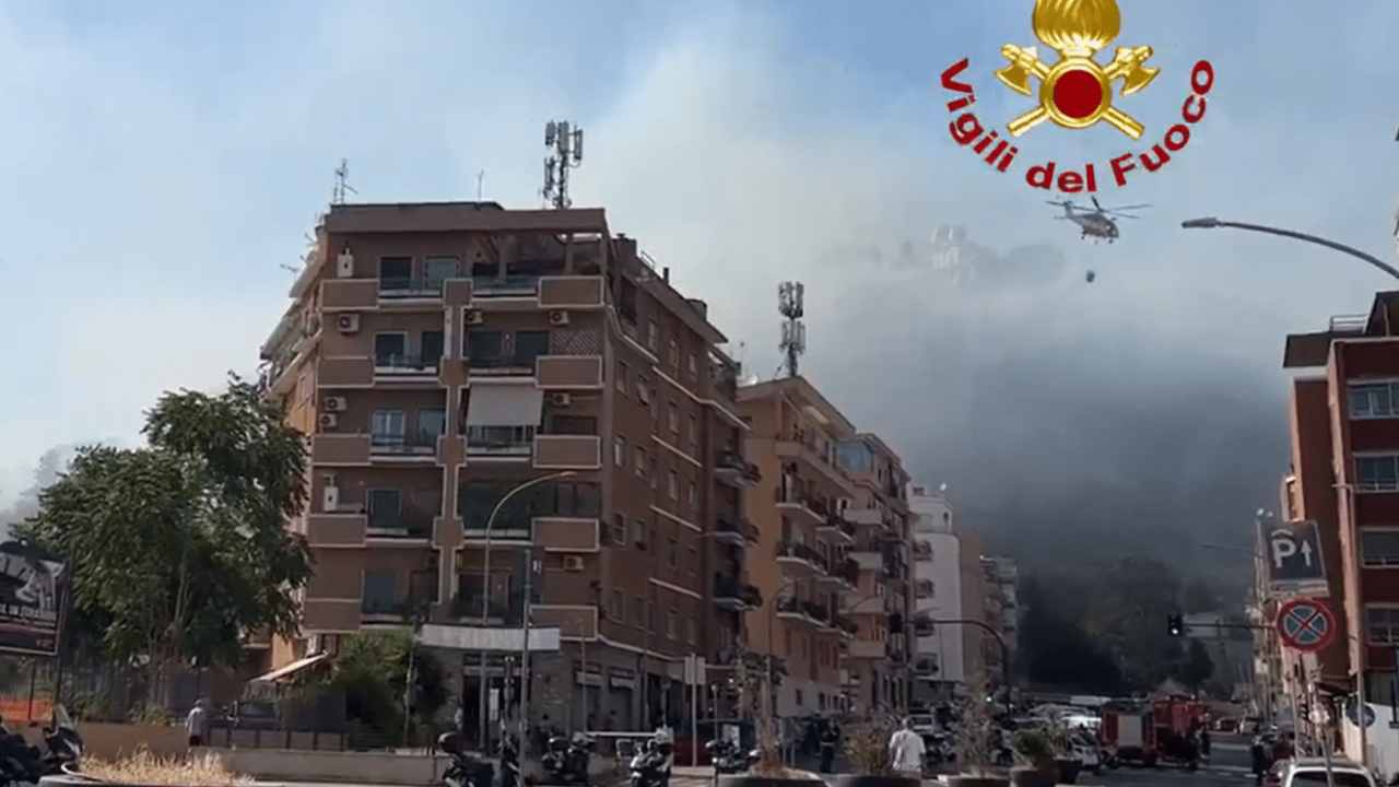 Roma incendio Monte Mario