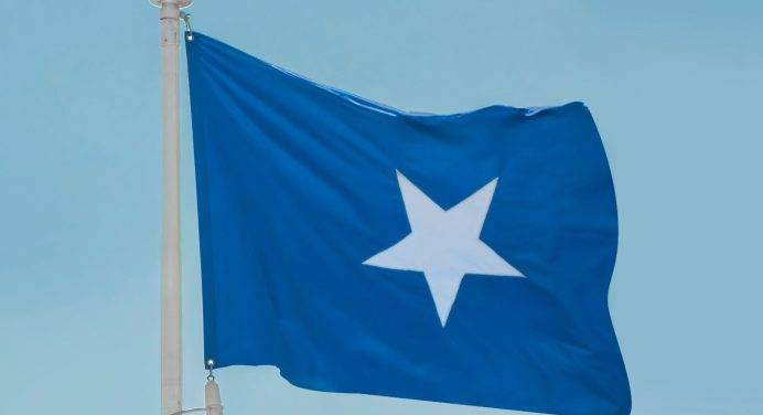 Mogadiscio, esplosione in un caffè: aumentano i morti