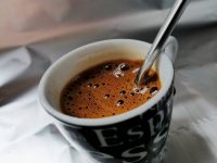 Conoscere il caffè per evitarne abusi e conseguenze