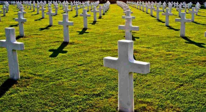 Un cimitero di guerra: vite spezzate indimenticabili