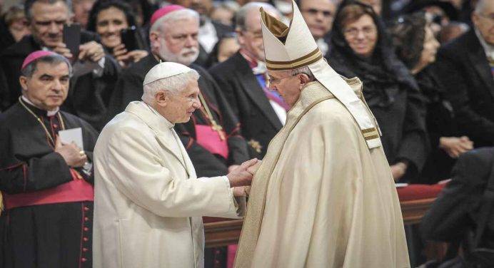 “Il successore”, Francesco racconta Benedetto XVI. Due visioni differenti ma non in contraddizione