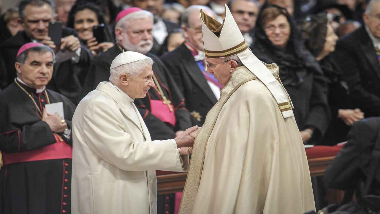 “Il successore”, Francesco racconta Benedetto XVI. Due visioni differenti ma non in contraddizione