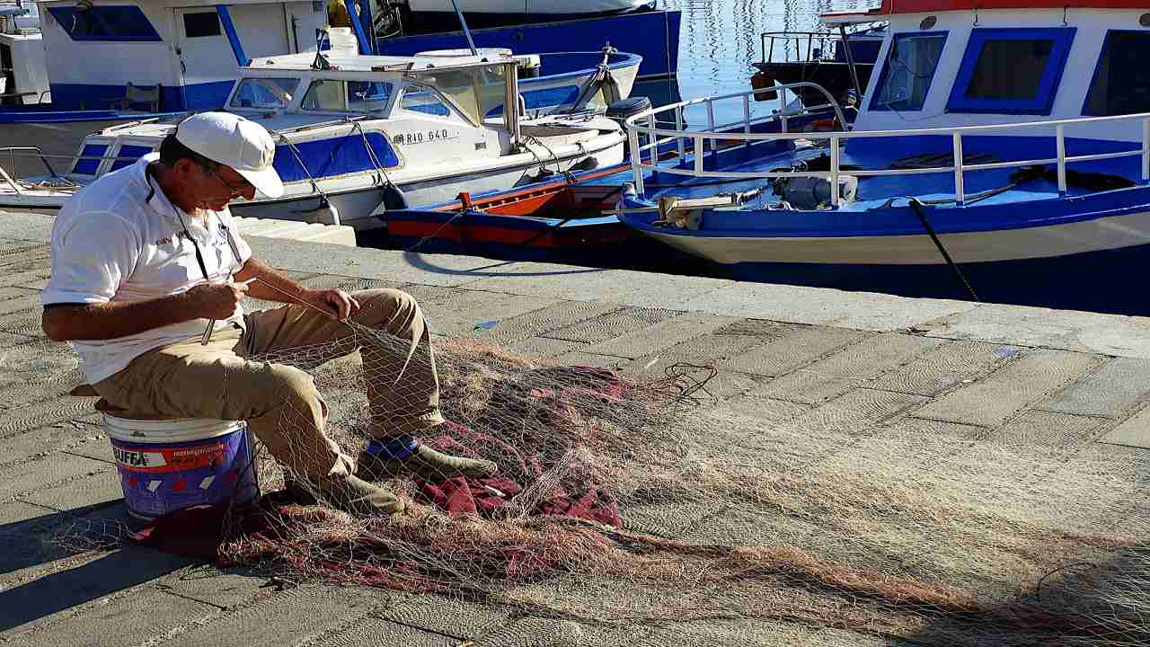 La campagna per ripulire il mare dalle reti abbandonate