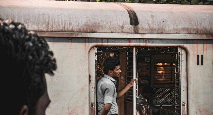 India: treno passeggeri deraglia nell’Uttar Pradesh