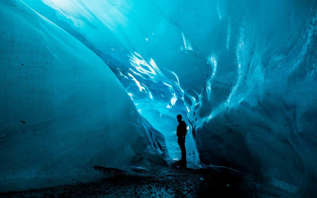 Islanda: caverna di ghiaccio crolla su un gruppo di turisti