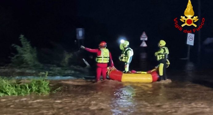 Il maltempo flagella la Toscana: dispersi un’anziana e un neonato