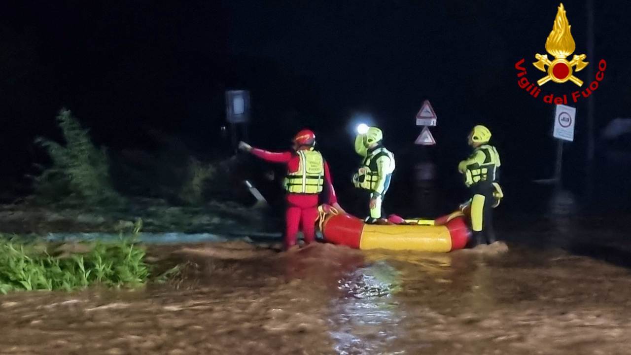 Il maltempo flagella la Toscana: dispersi un’anziana e un neonato