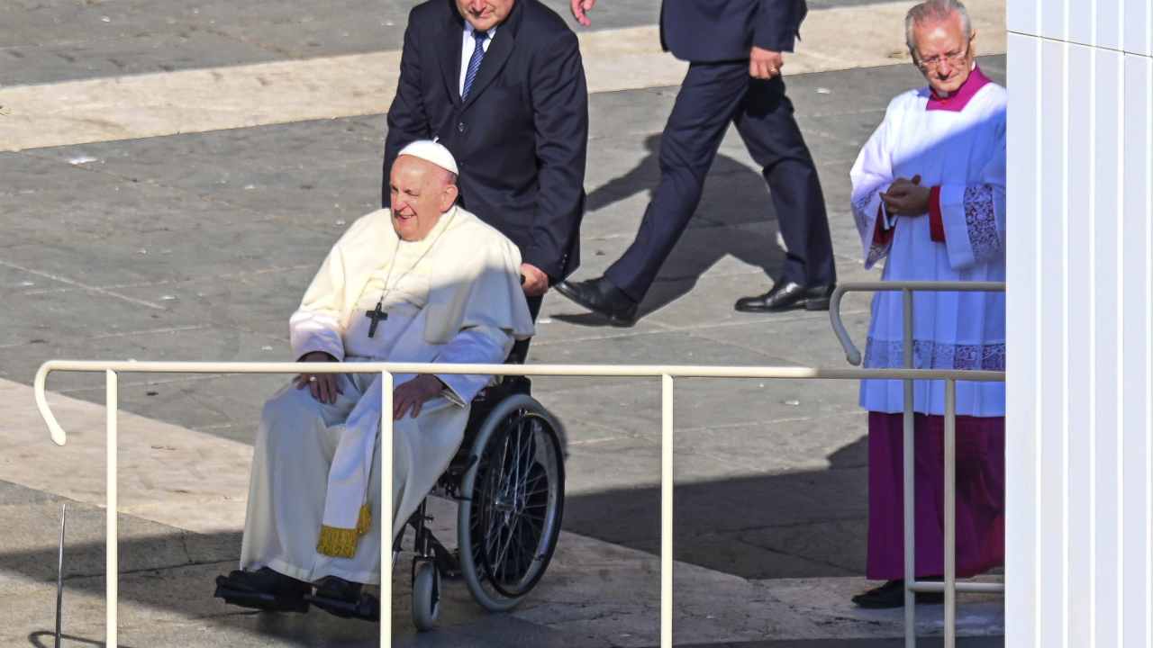 Messa di apertura del Sinodo, Papa: “La Chiesa ha bisogno di luoghi pacifici”