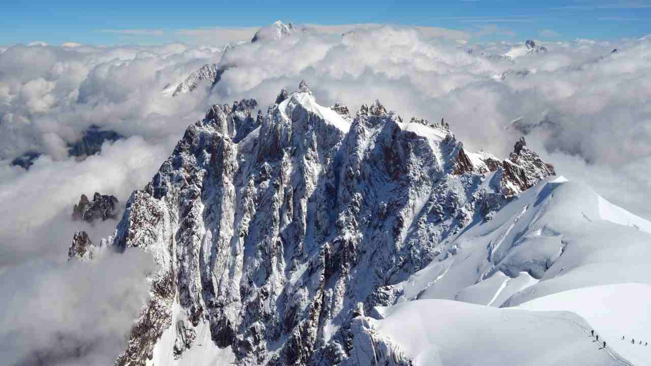 Soccorsi difficili per i due alpinisti bloccati sul Dente del Gigante