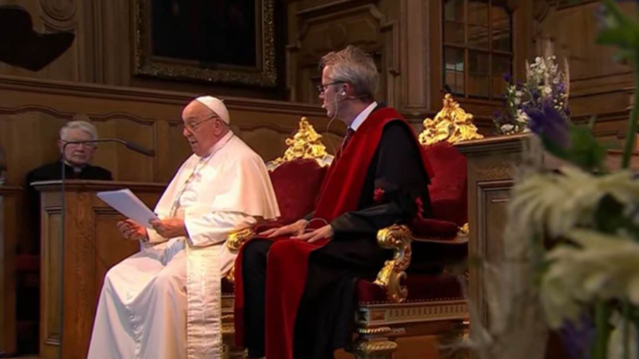 Papa Francesco: “Le Università non si trasformino in ‘cattedrali del deserto'”