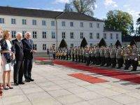 Mattarella accolto da Steinmeier: “Alla ricerca di una pace in Ucraina”