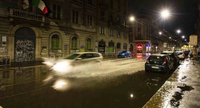 Nubifragio a Livorno: crolla un ponte, uomo salvato in extremis