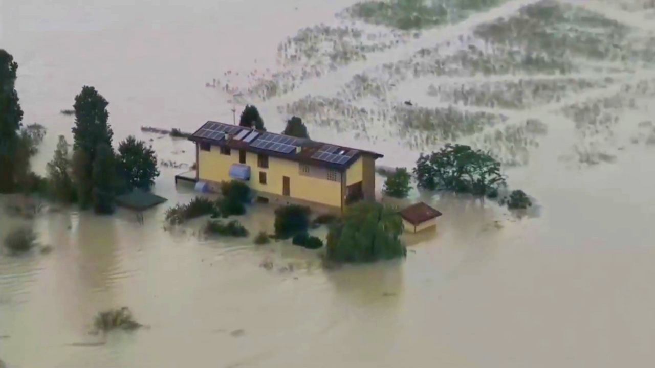 Maltempo: il fiume Lamone ha di nuovo rotto gli argini a Traversara