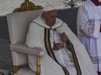 Il Papa: “Vince non chi domina ma chi serve per amore”