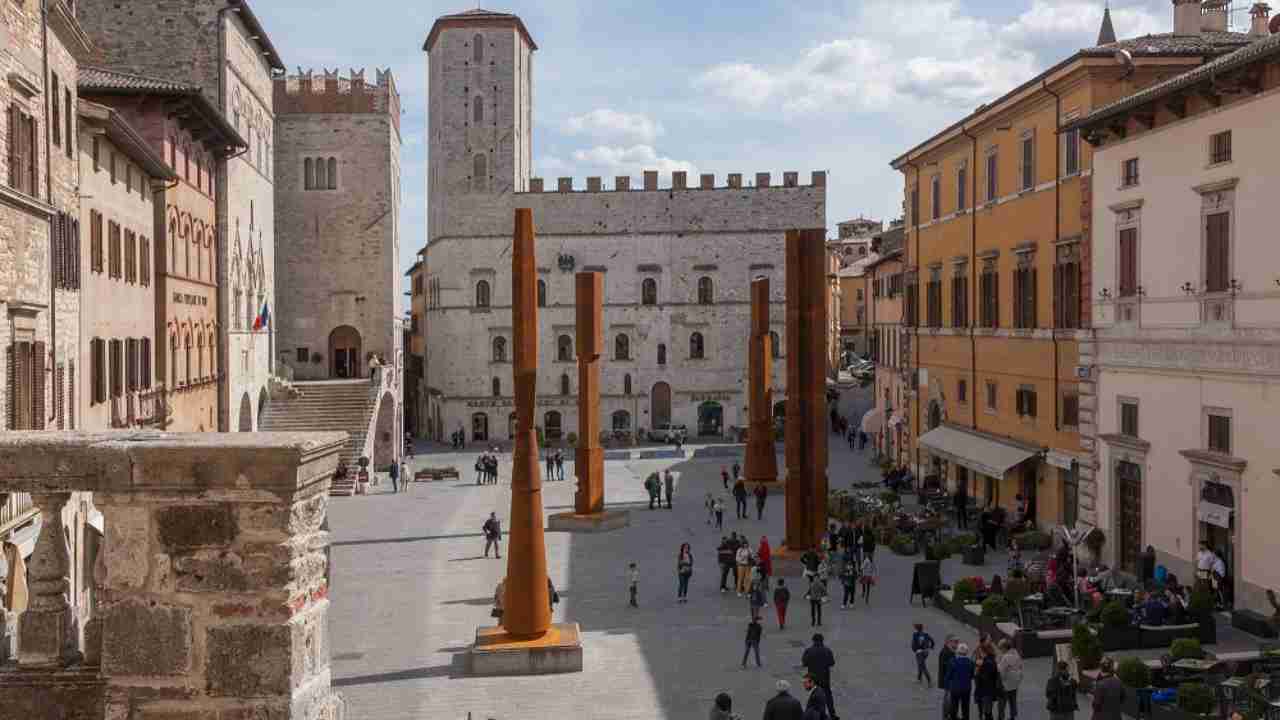 Todi piazza Beverly Pepper