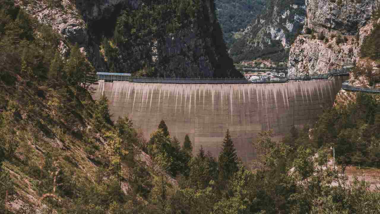 Vajont, 61 anni dopo: l’appello alla prevenzione di Meloni, La Russa e Fontana