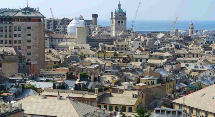 Maltempo: esonda il rio Fegino a Genova, strade e scuole chiuse