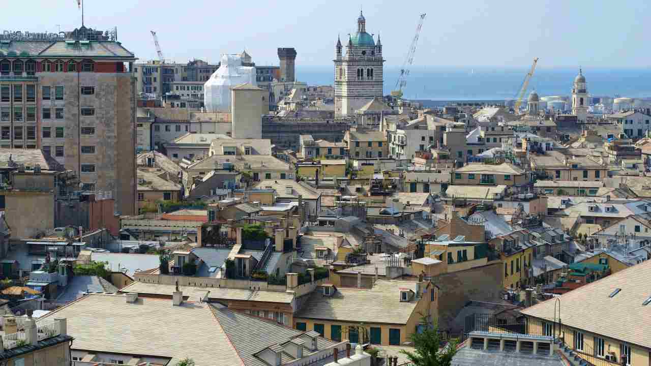 Maltempo: esonda il rio Fegino a Genova, strade e scuole chiuse