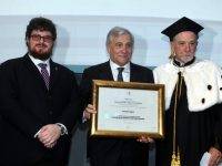 Laurea honoris causa al ministro Tajani: il riconoscimento al San Raffaele di Milano